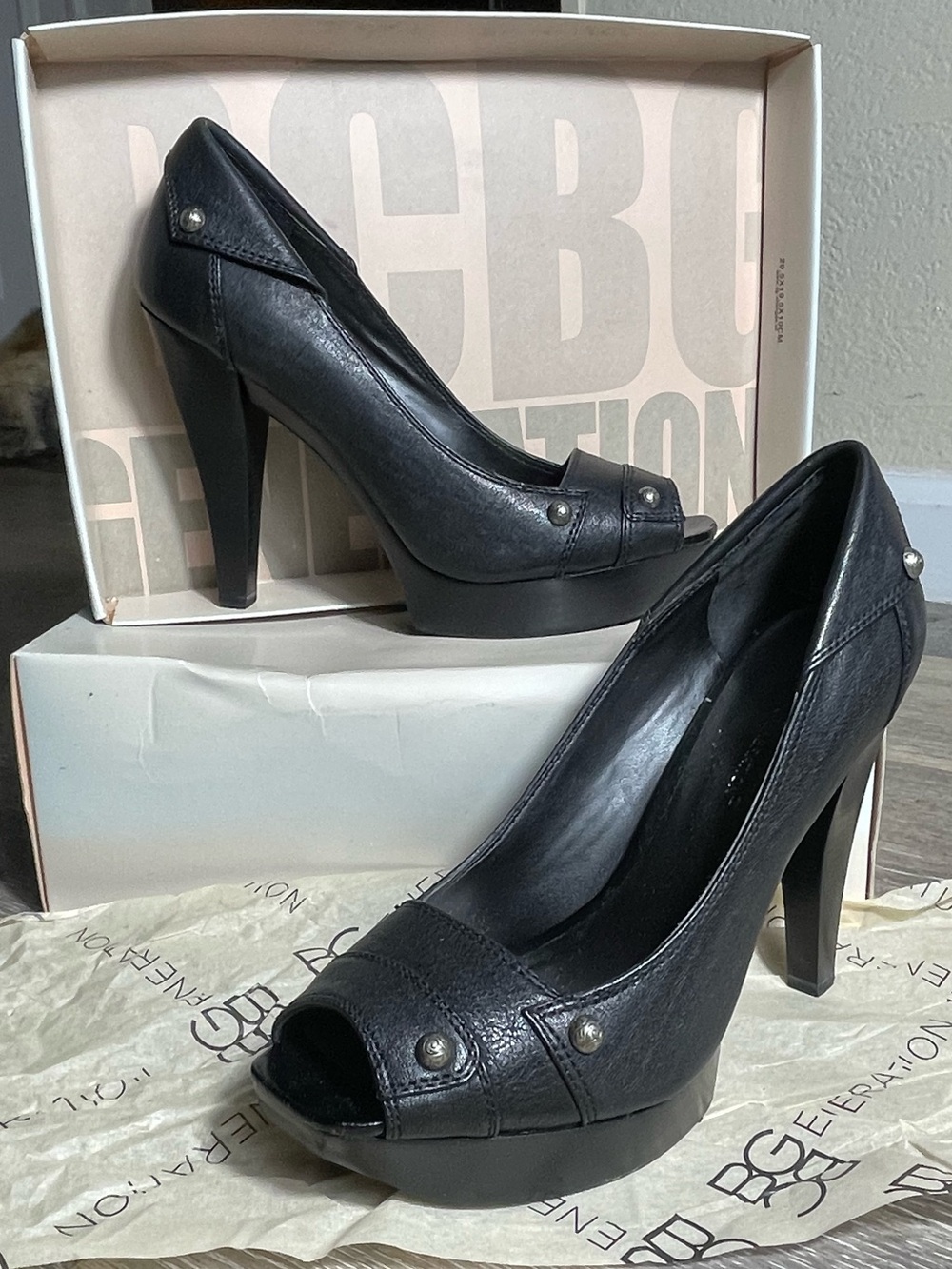 BCBGeneration "BG-RUSSELL" Black Leather Peep-Toe Heels - Size 7.5M W/BOX